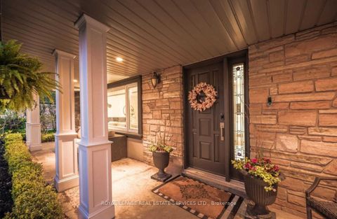 Photo 2 at 1302 Hillview Crescent, FA Falgarwood, Oakville