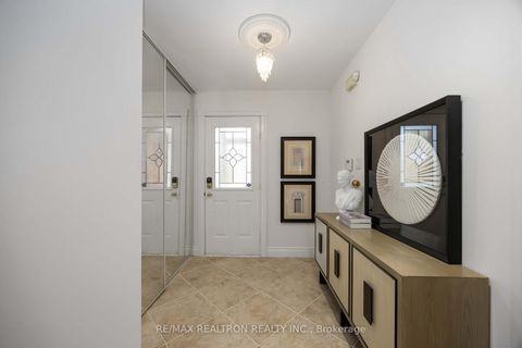 Photo 1 at 10 Norhill Court, Devonsleigh, Richmond Hill