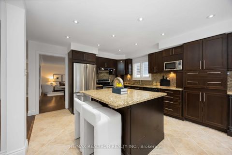 Photo 11 at 10 Norhill Court, Devonsleigh, Richmond Hill