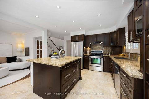 Photo 12 at 10 Norhill Court, Devonsleigh, Richmond Hill