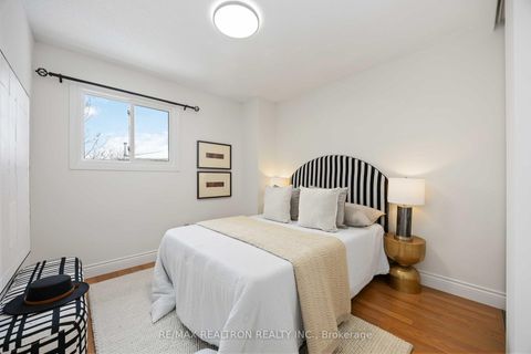 Photo 22 at 10 Norhill Court, Devonsleigh, Richmond Hill