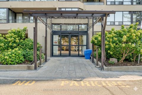 Photo 2 at 426 - 32 Clarissa Drive, Harding, Richmond Hill