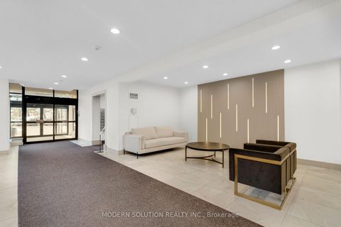 Photo 3 at 426 - 32 Clarissa Drive, Harding, Richmond Hill