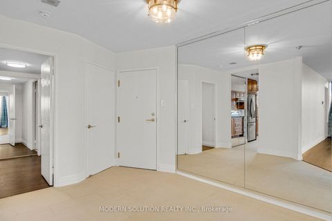 Photo 7 at 426 - 32 Clarissa Drive, Harding, Richmond Hill