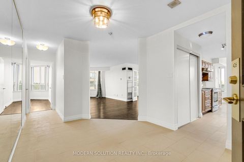 Photo 8 at 426 - 32 Clarissa Drive, Harding, Richmond Hill