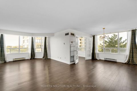 Photo 9 at 426 - 32 Clarissa Drive, Harding, Richmond Hill