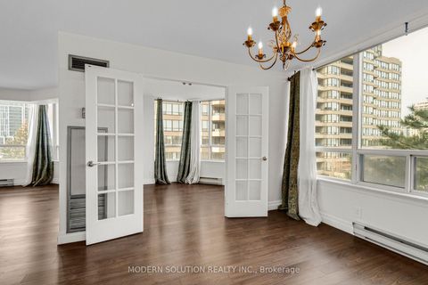 Photo 15 at 426 - 32 Clarissa Drive, Harding, Richmond Hill