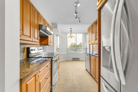 Photo 16 at 426 - 32 Clarissa Drive, Harding, Richmond Hill
