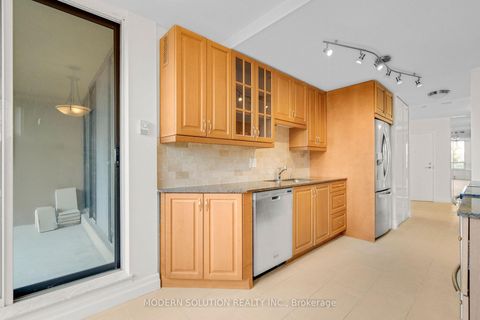 Photo 19 at 426 - 32 Clarissa Drive, Harding, Richmond Hill