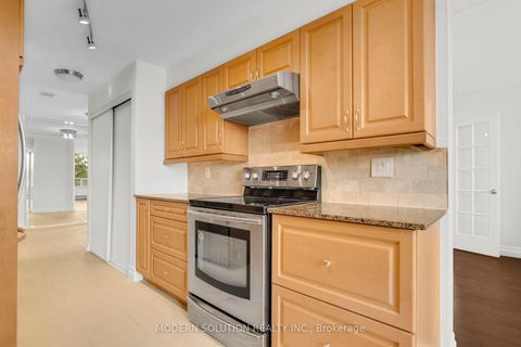 Photo 21 at 426 - 32 Clarissa Drive, Harding, Richmond Hill