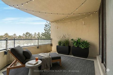 Photo 25 at 426 - 32 Clarissa Drive, Harding, Richmond Hill