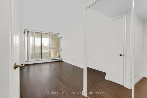 Photo 26 at 426 - 32 Clarissa Drive, Harding, Richmond Hill