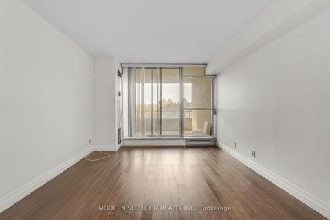 Photo 27 at 426 - 32 Clarissa Drive, Harding, Richmond Hill