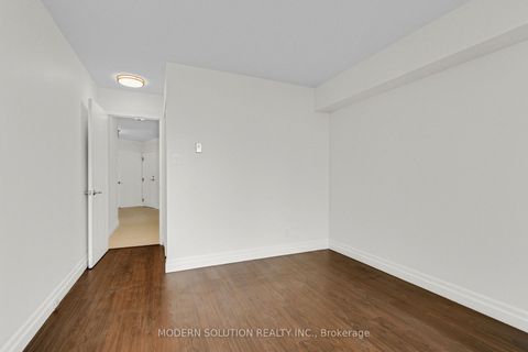 Photo 34 at 426 - 32 Clarissa Drive, Harding, Richmond Hill