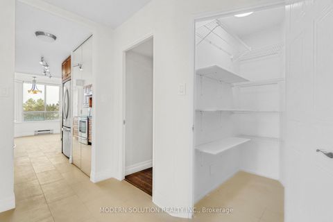 Photo 37 at 426 - 32 Clarissa Drive, Harding, Richmond Hill