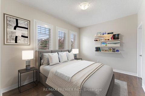 Photo 34 at 71 Hoey Crescent, GO Glenorchy, Oakville