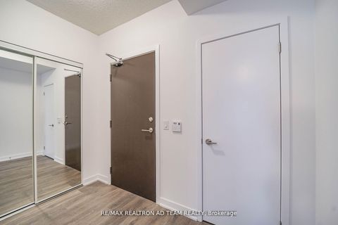 Photo 5 at 1017 - 38 Honeycrisp Crescent, Vaughan Corporate Centre, Vaughan