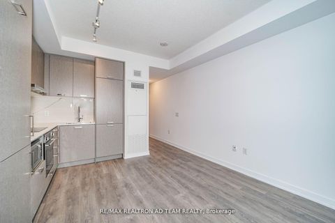 Photo 13 at 1017 - 38 Honeycrisp Crescent, Vaughan Corporate Centre, Vaughan