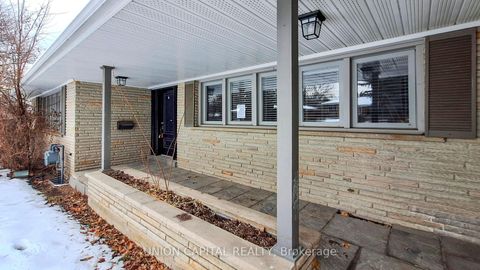 Photo 1 at 16 Cavalier Crescent, Uplands, Vaughan