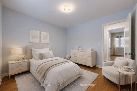 Photo 9 at 16 Cavalier Crescent, Uplands, Vaughan