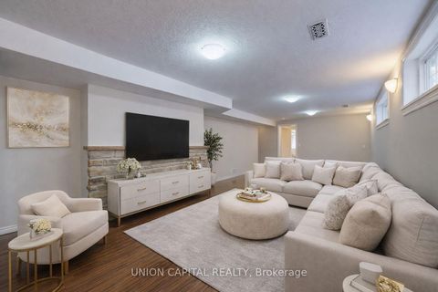 Photo 11 at 16 Cavalier Crescent, Uplands, Vaughan