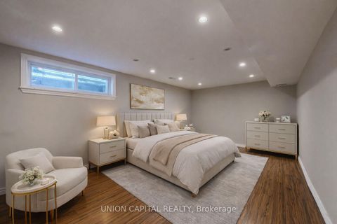 Photo 12 at 16 Cavalier Crescent, Uplands, Vaughan