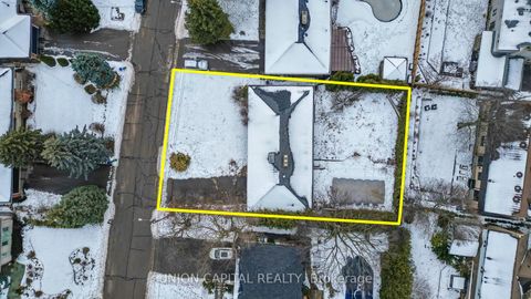 Photo 17 at 16 Cavalier Crescent, Uplands, Vaughan