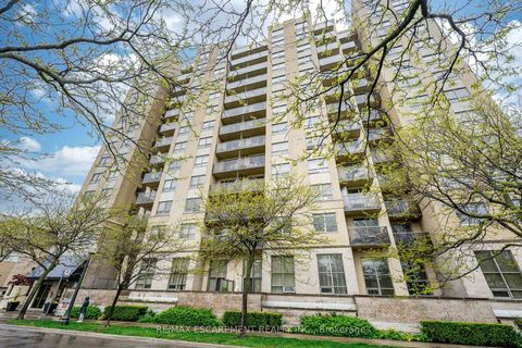 Photo 2 at 402 - 4 Elsinore Path, New Toronto, Toronto