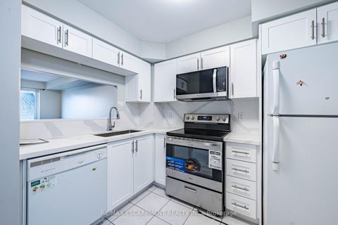 Photo 6 at 402 - 4 Elsinore Path, New Toronto, Toronto