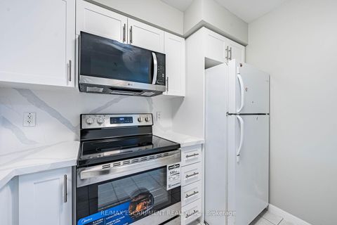 Photo 7 at 402 - 4 Elsinore Path, New Toronto, Toronto