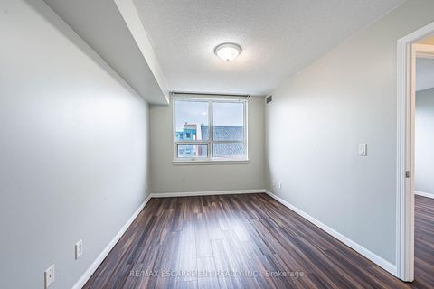 Photo 15 at 402 - 4 Elsinore Path, New Toronto, Toronto