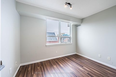 Photo 18 at 402 - 4 Elsinore Path, New Toronto, Toronto