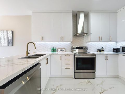 Photo 12 at 117 Big Hill Crescent, Patterson, Vaughan