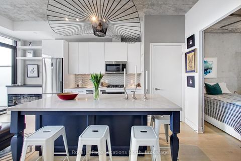 Photo 2 at 619 - 608 Richmond Street W, Waterfront Communities C1, Toronto