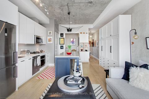 Photo 8 at 619 - 608 Richmond Street W, Waterfront Communities C1, Toronto