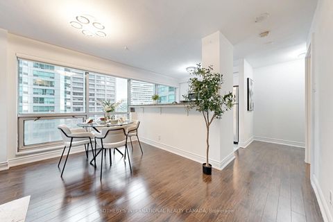 Photo 15 at 712 - 10 Queens Quay W, Waterfront Communities C1, Toronto
