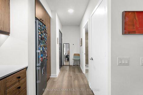Photo 2 at 207 - 9 Tecumseth Street, Niagara, Toronto
