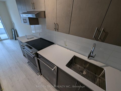 Photo 3 at 433 - 8960 Jane Street, Vellore Village, Vaughan