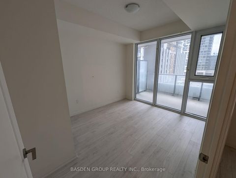 Photo 7 at 433 - 8960 Jane Street, Vellore Village, Vaughan