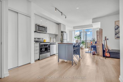 Photo 7 at 412 - 859 The Queensway, Queensway, Toronto