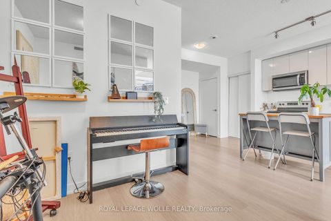 Photo 11 at 412 - 859 The Queensway, Queensway, Toronto