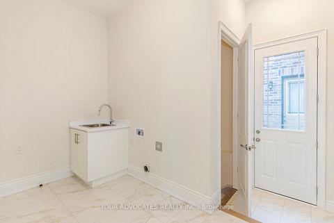 Photo 4 at 125 Timber Creek Boulevard, Kleinburg, Vaughan