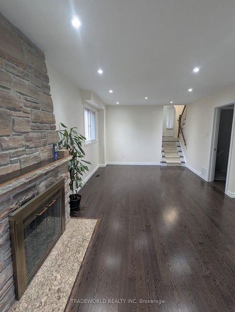 Photo 9 at 7 Fluellen Drive, L'Amoreaux, Toronto