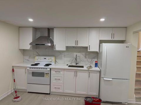 Photo 10 at 7 Fluellen Drive, L'Amoreaux, Toronto