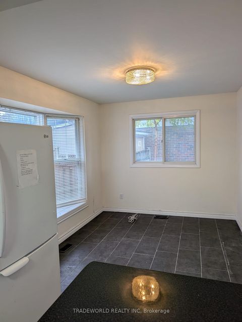 Photo 22 at 7 Fluellen Drive, L'Amoreaux, Toronto