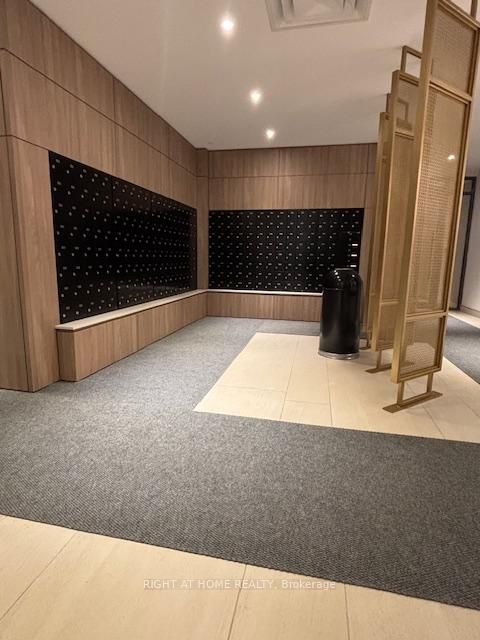 Photo 5 at C0511 - 8 Beverley Glen Boulevard, Beverley Glen, Vaughan