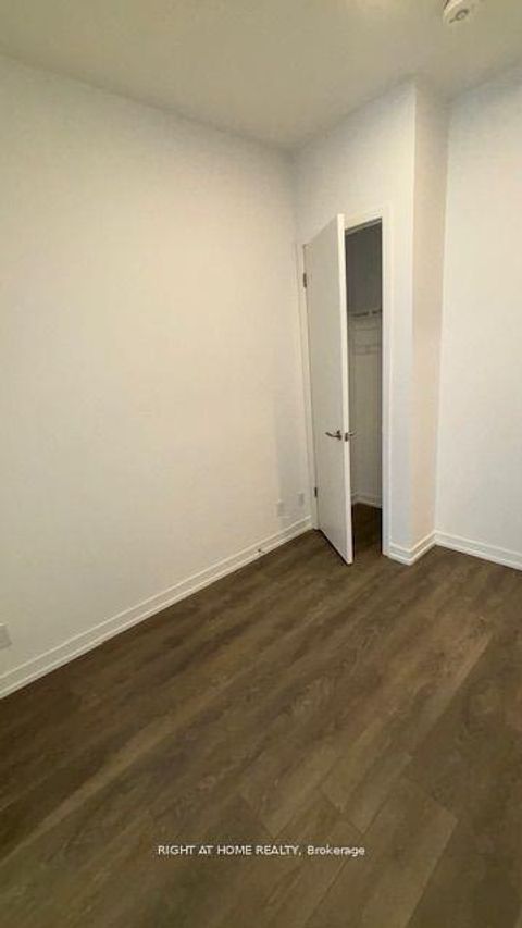 Photo 8 at C0511 - 8 Beverley Glen Boulevard, Beverley Glen, Vaughan