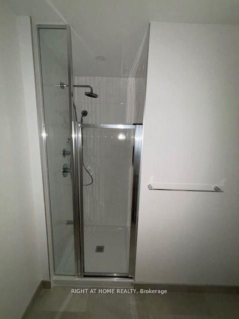 Photo 13 at C0511 - 8 Beverley Glen Boulevard, Beverley Glen, Vaughan