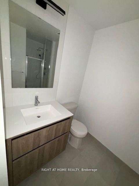 Photo 14 at C0511 - 8 Beverley Glen Boulevard, Beverley Glen, Vaughan