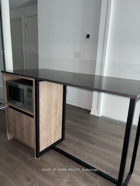 Photo 18 at C0511 - 8 Beverley Glen Boulevard, Beverley Glen, Vaughan